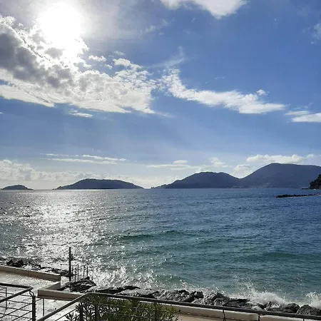 Sea & Culture -lerici-300 M From The Lejlighed