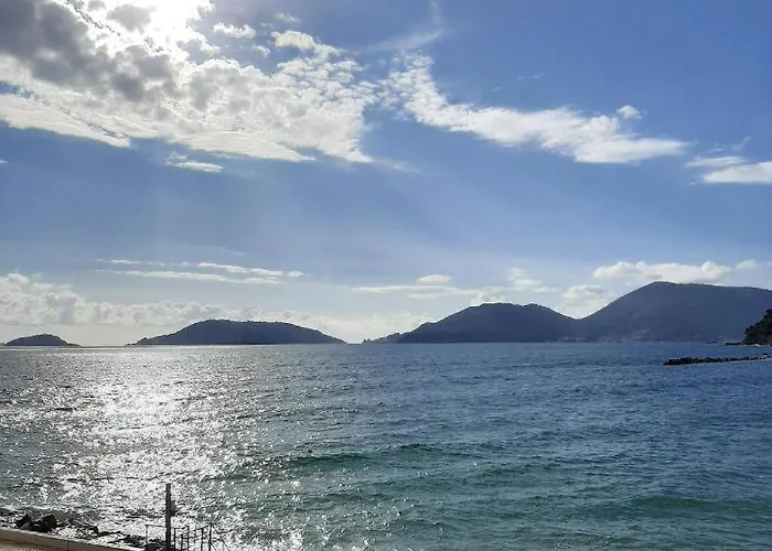 Sea & Culture -lerici-300 M From The Lejlighed